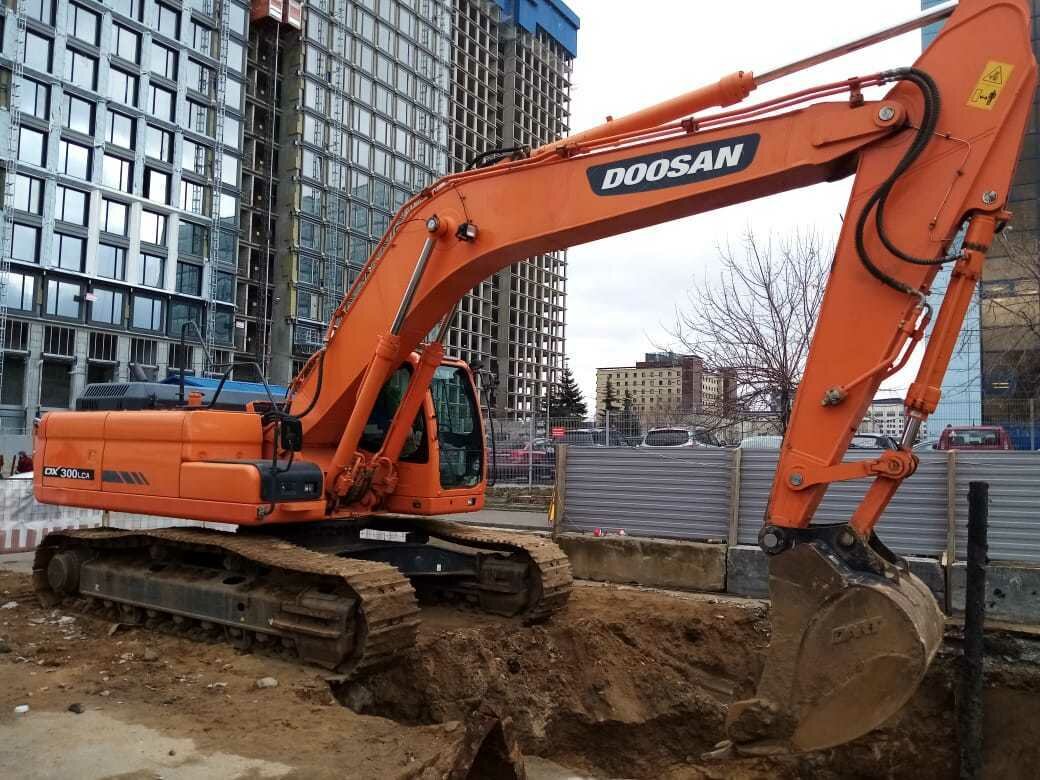Экскаватор гусеничный Doosan 300