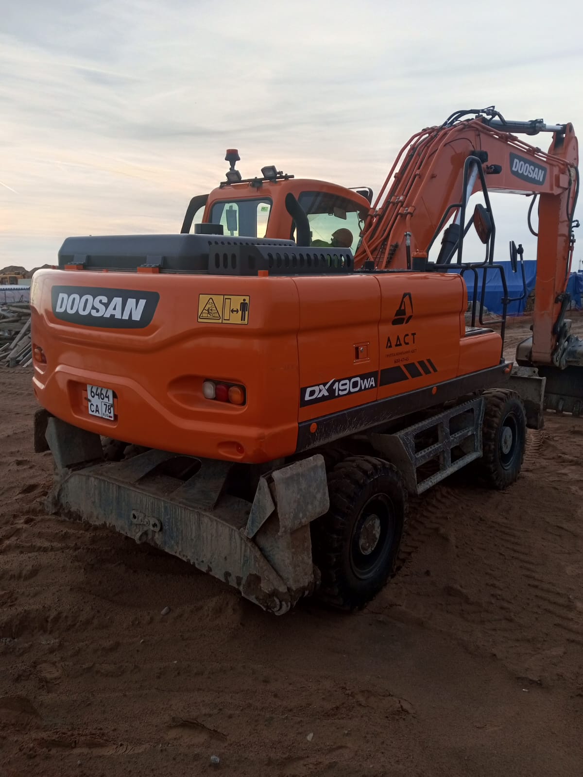 Колёсный экскаватор Doosan DX190WA